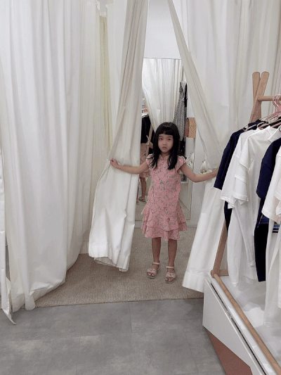 我们挖到了新加坡宝藏童装品牌,新年亲子装穿出了明星的感觉