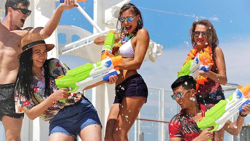 新加坡邮轮3晚$99！50米水滑梯、免费自助餐、海上烟花、魔术、舞台剧