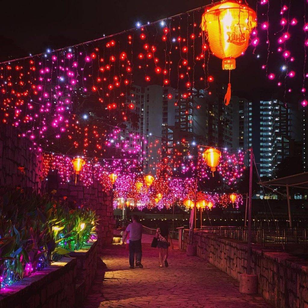 春節換裝添喜氣!Bukit Panjang浮動步道開啓新春模式🧧氣派燈籠陣、炫彩裝飾亮燈啦
