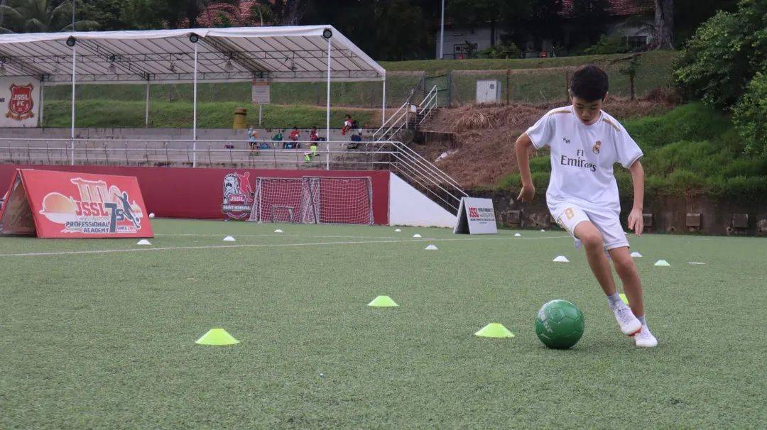 4歲就可以開始學足球~新加坡18家足球俱樂部，有離你最近的嗎