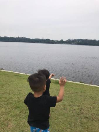 “爸爸,看见你了！”海峡遥望小小的身影   眼中却只有你