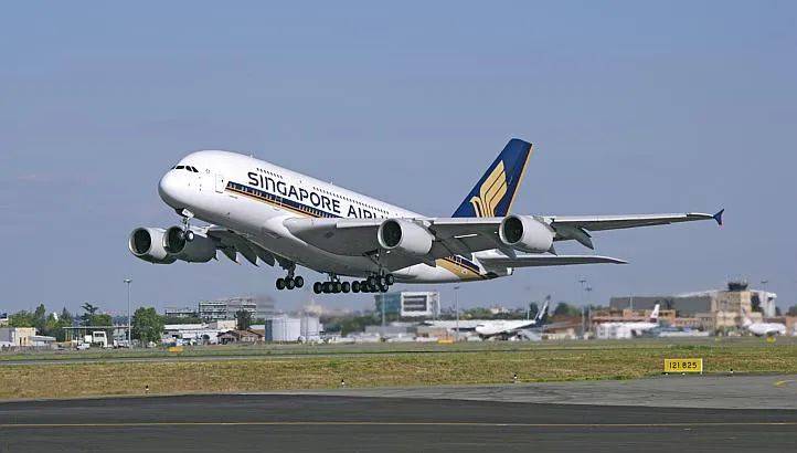 为保饭碗,新航飞行员接受最多50%减薪