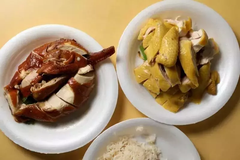 新加坡这款油鸡不配辣椒酱姜蓉,卤水还有蚯蚓,让老饕医生一路支持