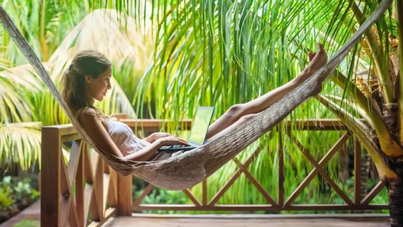 政府宣布给全体新加坡人发$100消费券!酒店推出了神奇的“工度假”