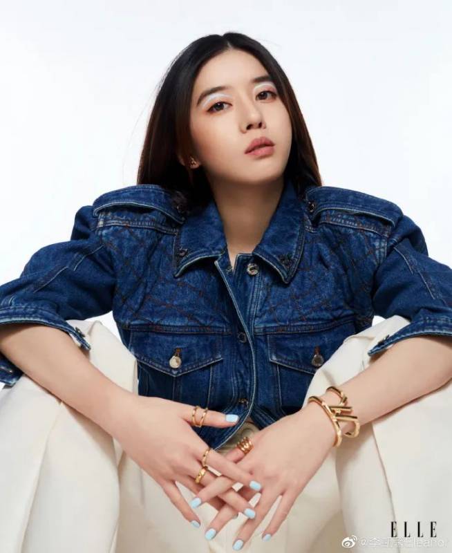 第一个入选今年亚太区最美面孔的新加坡女孩，在中国这么红