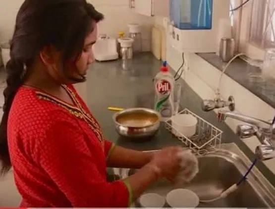 “我剛回中國幾個月，他在新加坡居然和女傭生了個孩子” 女傭這樣合法嗎