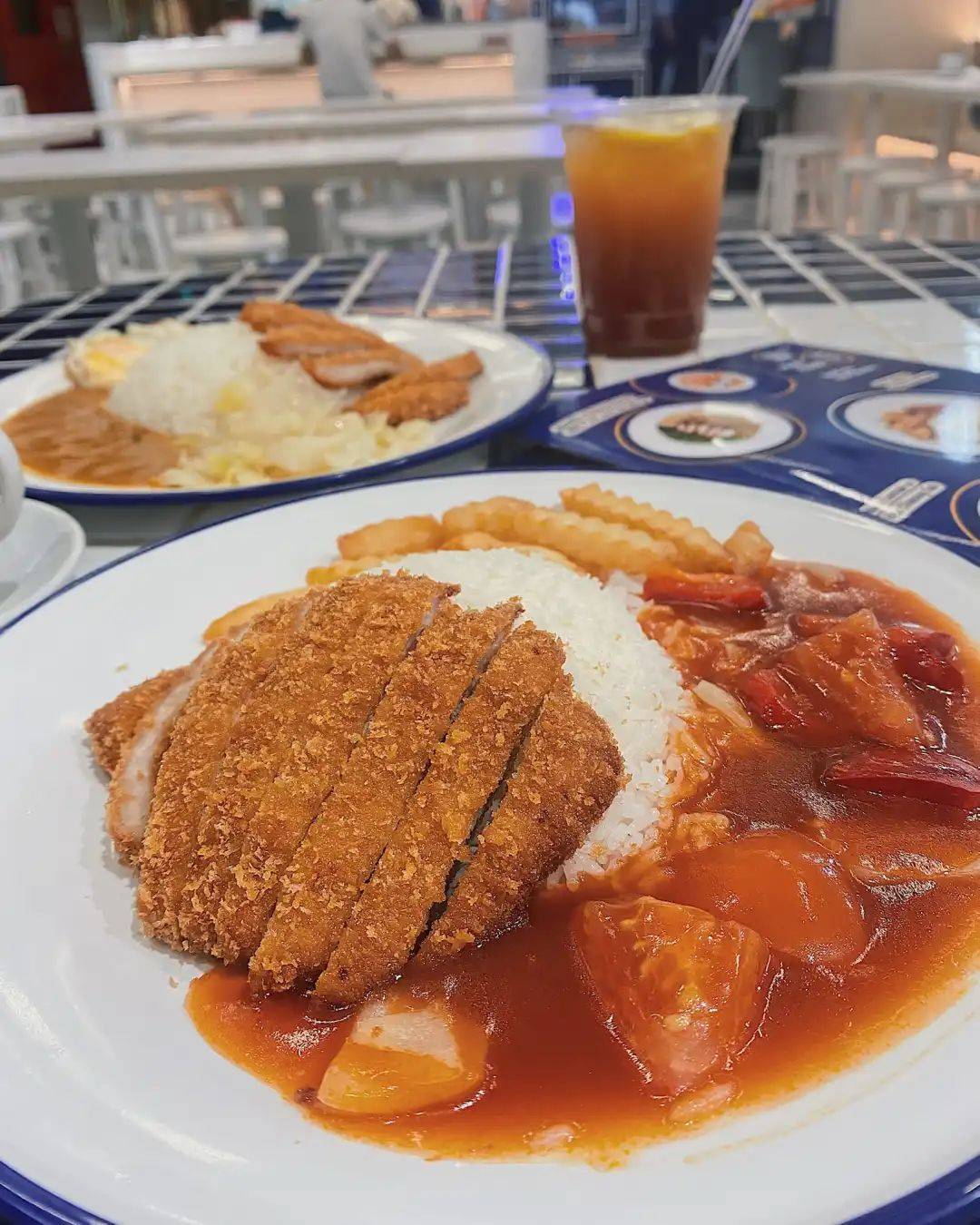 这间主题餐厅实在很特别!让你吃出组屋【楼下】吃饭的Feel