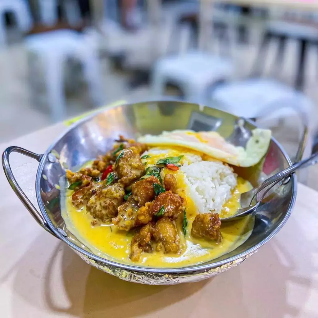 终于找到了!新加坡最好的咸蛋鸡丁饭🤤 咸蛋酱慢到要溢出来!超大一份只要S$5.90💥