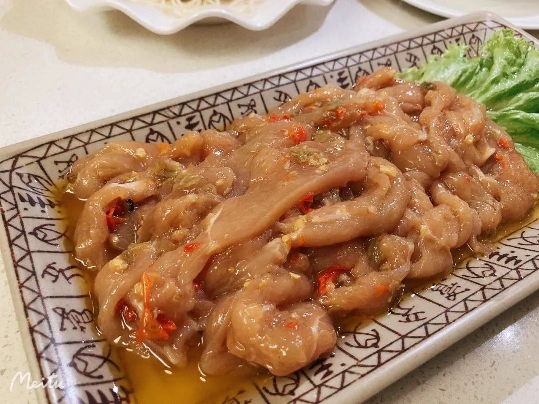 9.9新起吃網紅火鍋！小龍蝦湯底、花雕膠原湯，好喝到湯底都不剩