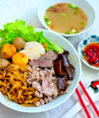 食在獅城 街頭米其林系列之新加坡10家經典肉脞面(Bak Chor Mee)合集