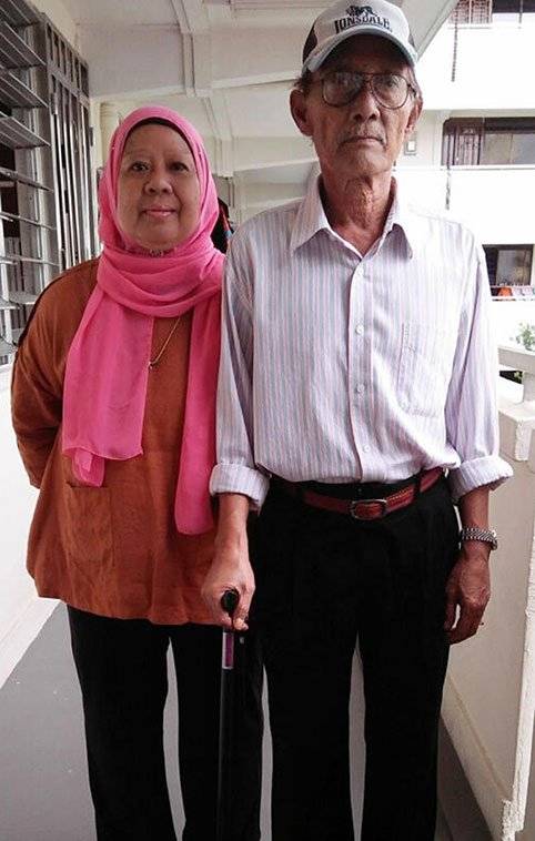 洗澡滑倒扯热水器 老夫妇疑触电亡 儿救双亲也送命