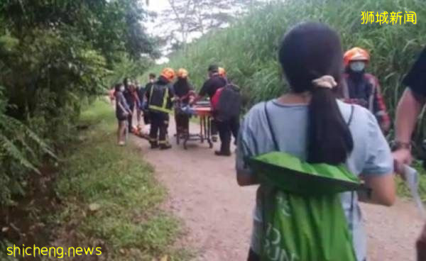 妇女骑脚踏车摔倒 惊动民防部队救援