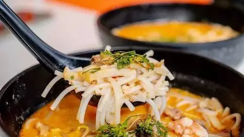 新加坡 叻沙Laksa 一定要嘗一嘗的美食之一