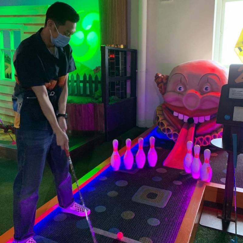 新加坡花式玩法⛳️Holey Moley 逼格爆棚的迷你高尔夫球酒吧!球场、酒吧、餐厅合为一体