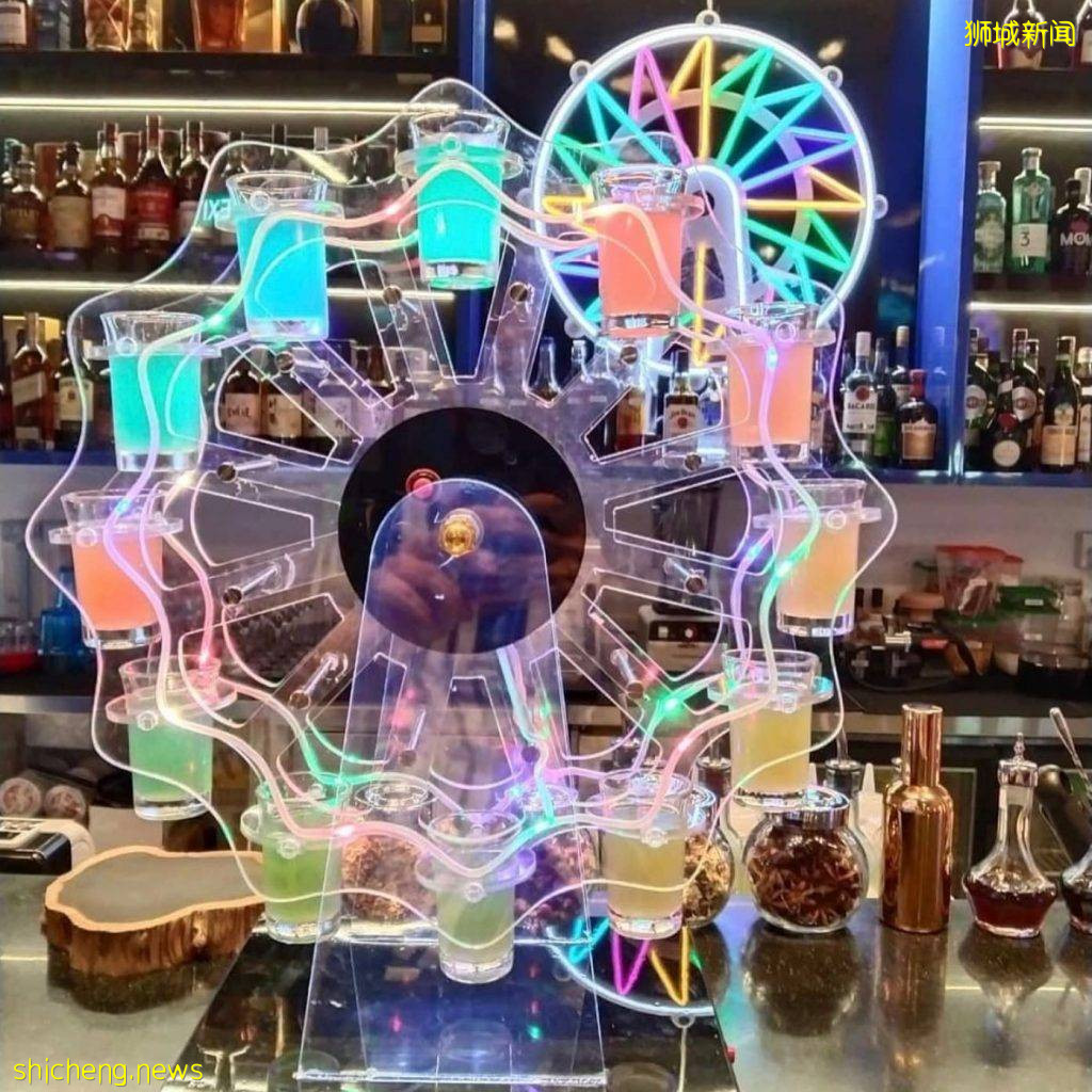 来Lim Bistro园游会主题餐厅🎡炫酷霓虹环境、墙壁贴满周董照片海报，原来老板是杰迷