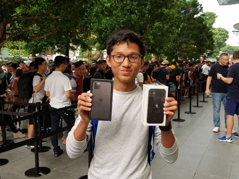狮城开卖iPhone11 17岁大马青年抢头香