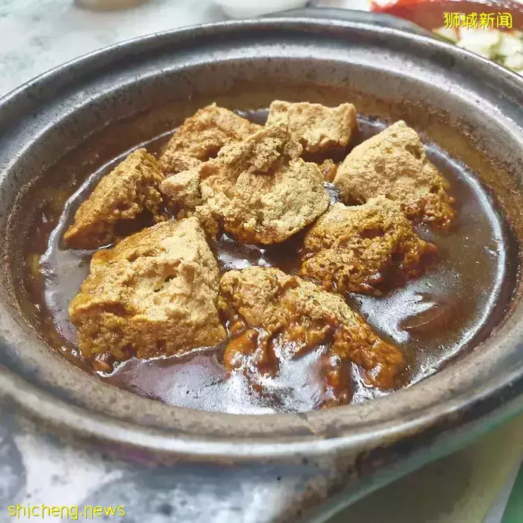 越臭越想吃！芽笼老字号“星仔香港臭豆腐”😮表皮焦脆、嫩滑可口，迅速爱上臭豆腐💗 