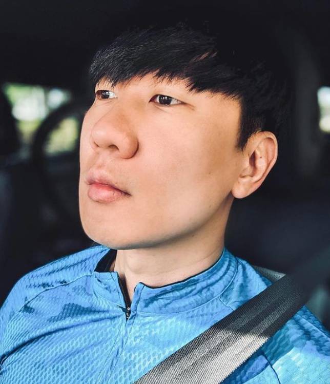 林俊杰回到新加坡过年啦！还在滨海湾骑车遛圈