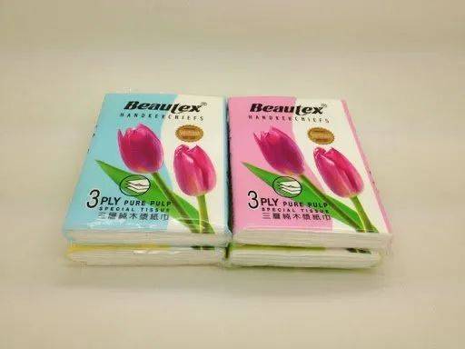 新加坡为什么这么多老年人在街头卖纸巾?每个月卖多少钱才能养活自己