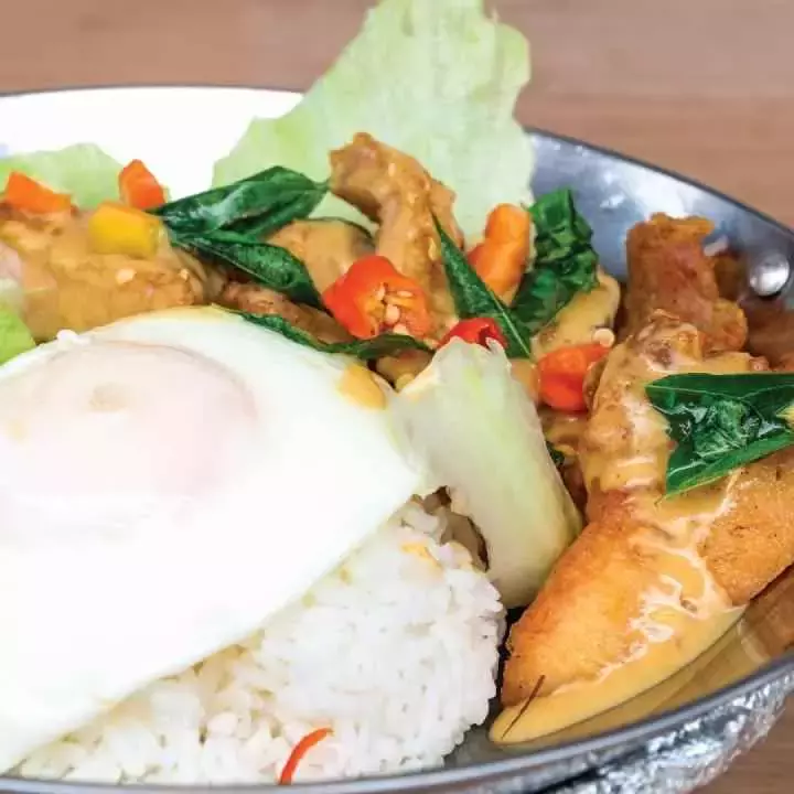 终于找到了!新加坡最好的咸蛋鸡丁饭🤤 咸蛋酱慢到要溢出来!超大一份只要S$5.90💥