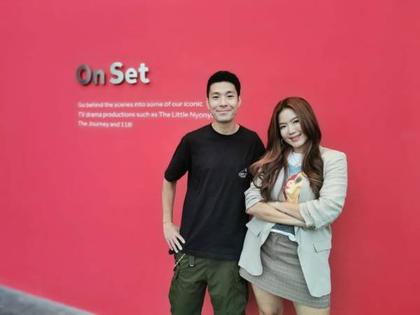 瑞恩直播处女秀 紧张到不知所措  笑不停