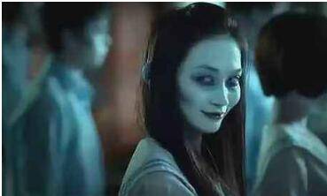 新加坡一间组屋两月发两起女佣险坠楼事件，女佣竟不知为何爬上窗台