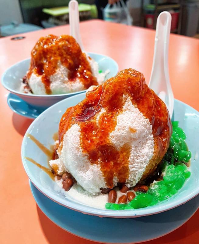 消暑大作戰❄️ 美食中心裏的平價甜品，“津津甜品”一碗S$1.50起🤩 流氓冰品、料足降火