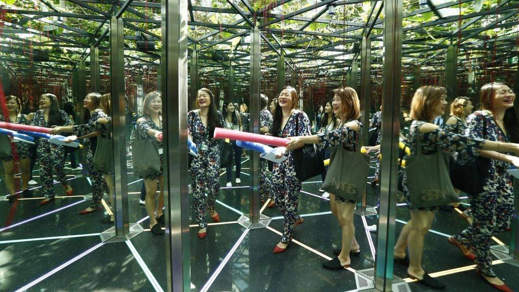 新加坡夜生活指南:摩天轮浪漫晚餐、迷你高尔夫、骑行滨海湾等精彩活动,带你告别无聊