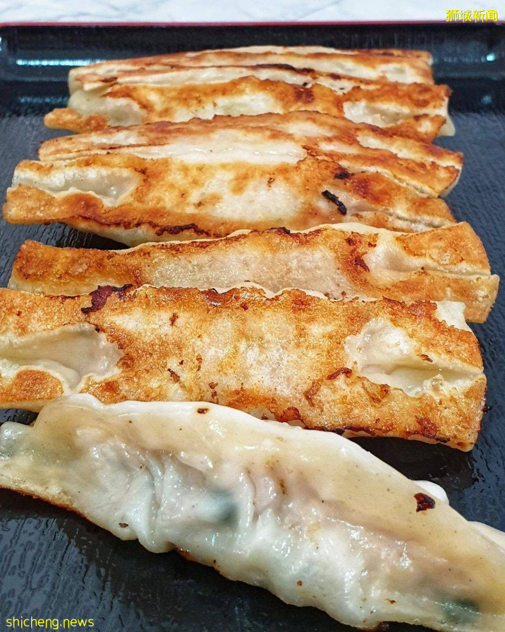 精品锅贴饺子专卖店“御八方”🥟新加坡首店在Raffles City！特色内馅、Q弹劲道，每份价格S$10.90💰 