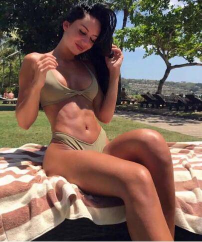 新加坡小姐姐有点彪,对“加糖男”飙粗话、抓衣领