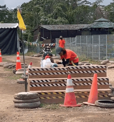 下水抓蛙、摘菜摸鱼、开土摩托……我带娃体验了一把新加坡的农家乐