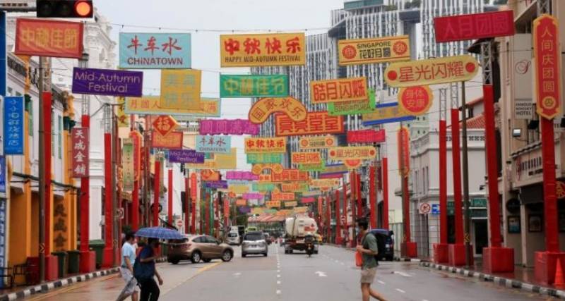 牛车水中秋装饰再惹争议！！目前已取下相关条幅