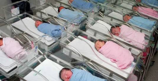 北京出台政策，生三胎獎30天假期！網友：下一步學新加坡發錢