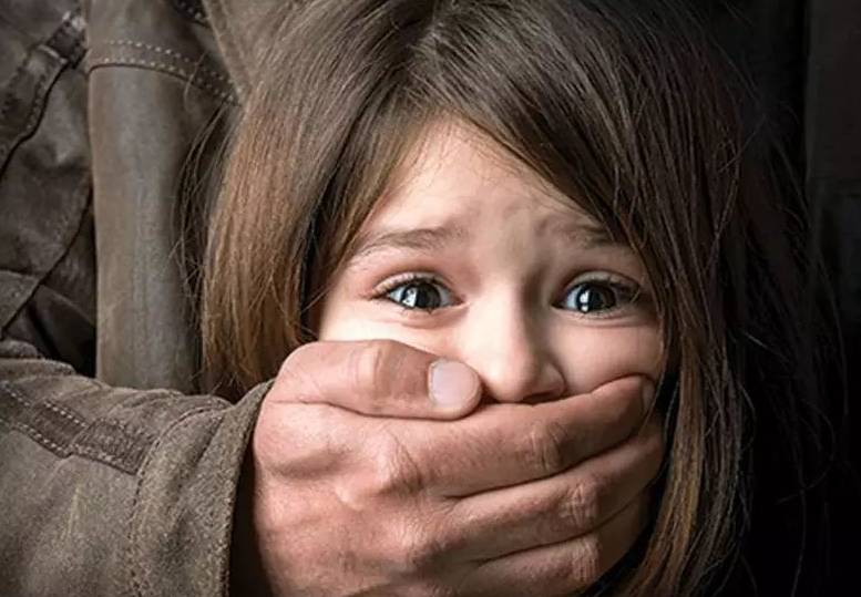 新加坡67岁巴士司机性侵继女长达20年,为何不揭发?