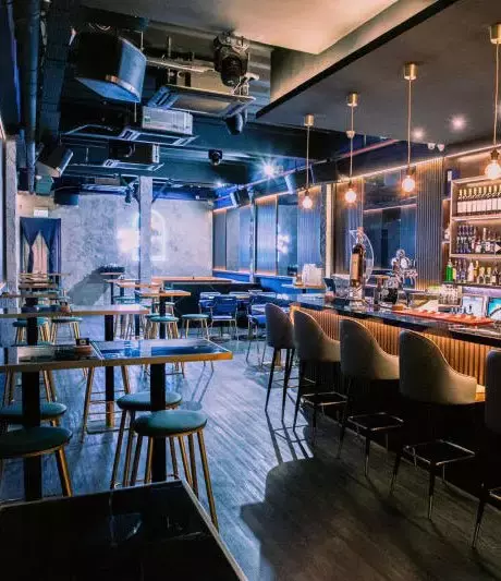 老板結業 男子執二攤 開餐館 走複古雜貨店風