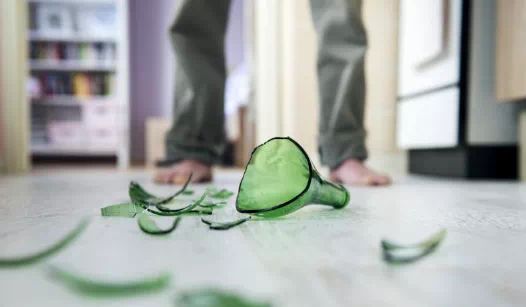 逆子一喝醉 老父变沙包 “后悔当初给他钱买酒喝”