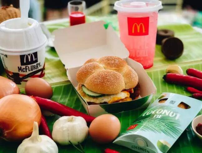 新加坡麥當勞“少女心”網紅冰激淩回歸，女朋友感動的不忍下口