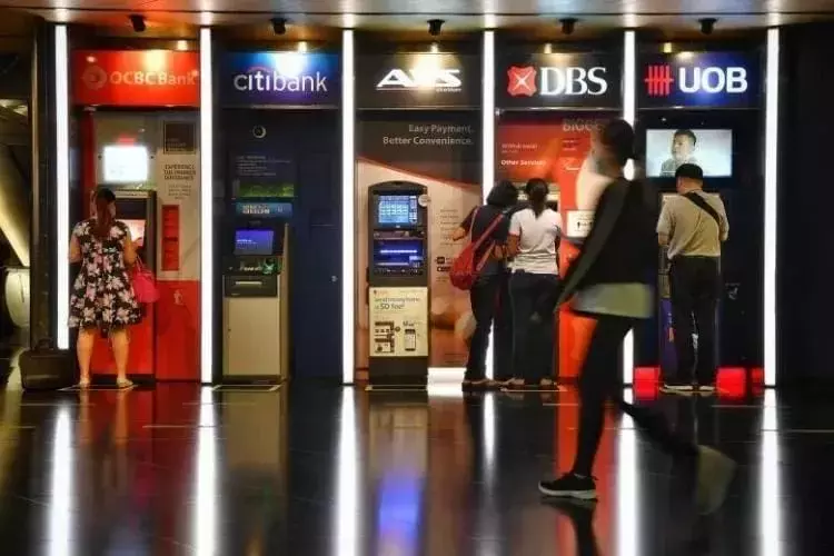 “新加坡的骗子太猖狂,竟然到我家楼下亲自送伪造文件……”