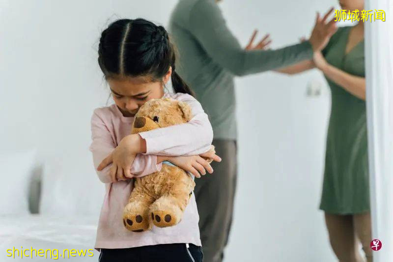 6岁孩子顺手牵羊了，父母的纵容默许将换来家庭悲剧，如何训练孩子驾驭欲望