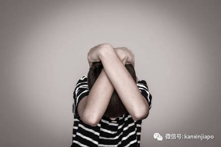 新加坡智障女两年惨遭朋友开水烫身,链绑手脚,铁锤打破10颗牙