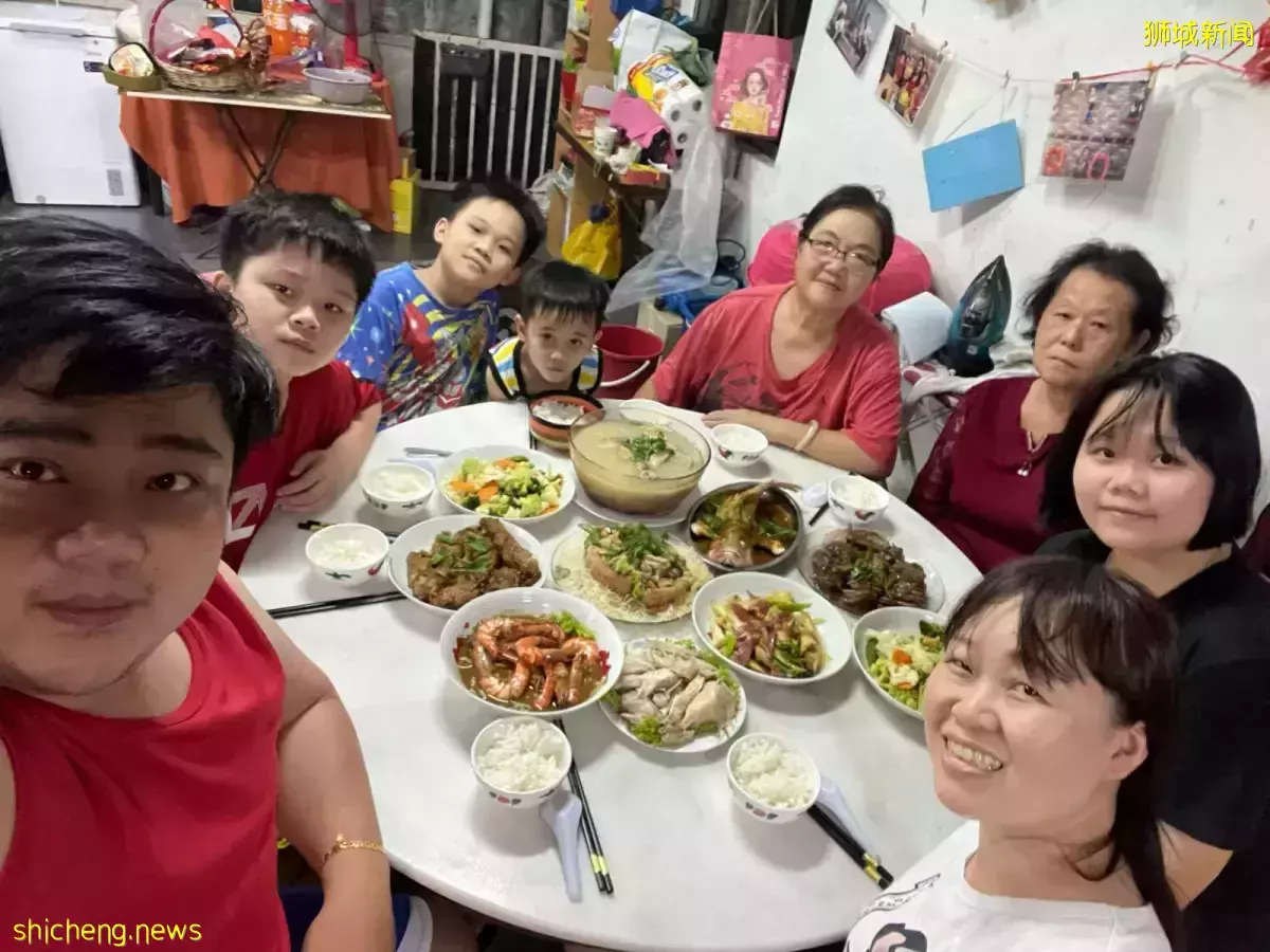 千方百计抢车票 大马客工回乡过年尽孝道