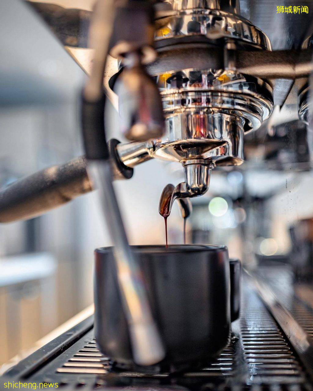 “Runes Cafe”玻璃房温室咖啡馆☀大片透明窗环绕、阳光倾泻而入,感受慵懒与宁静☕