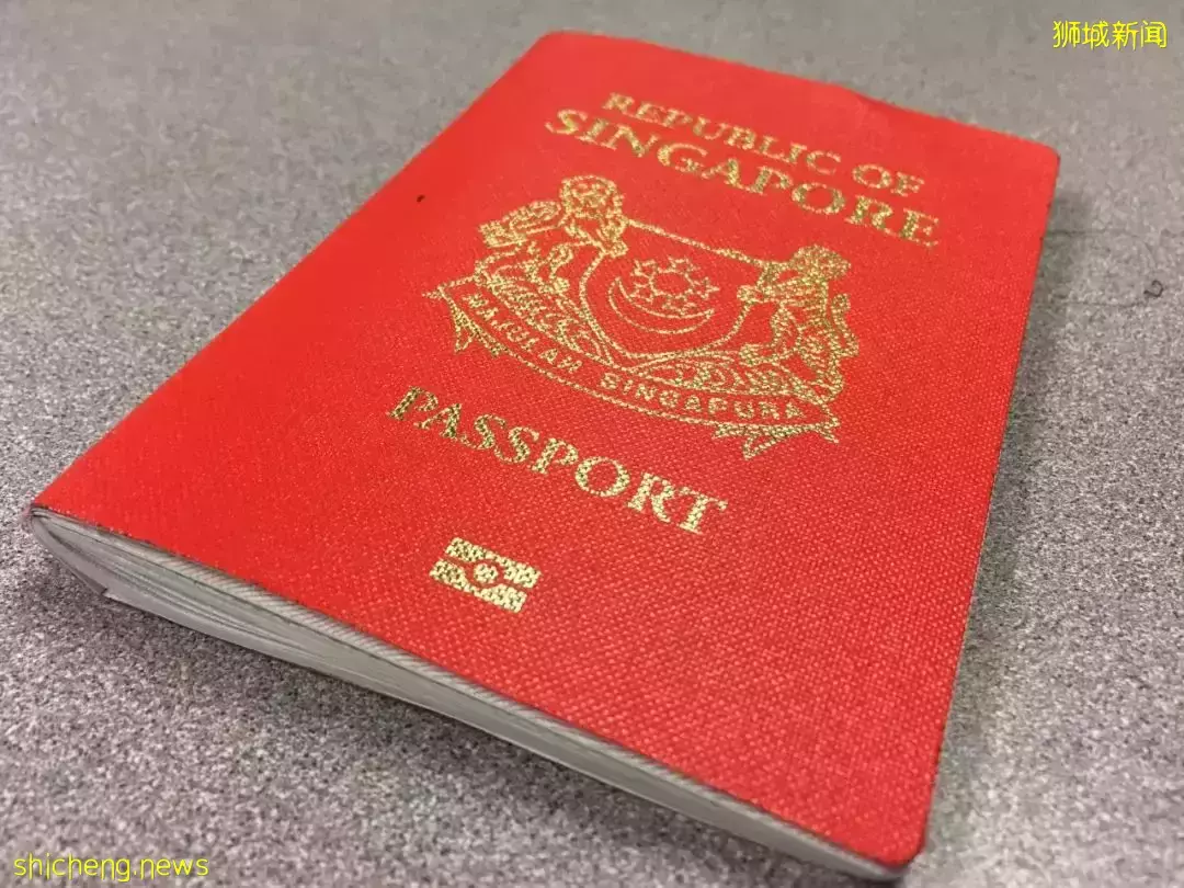 新加坡這個男子逃票打人、還冒用親哥護照出境!謊稱生病被抓