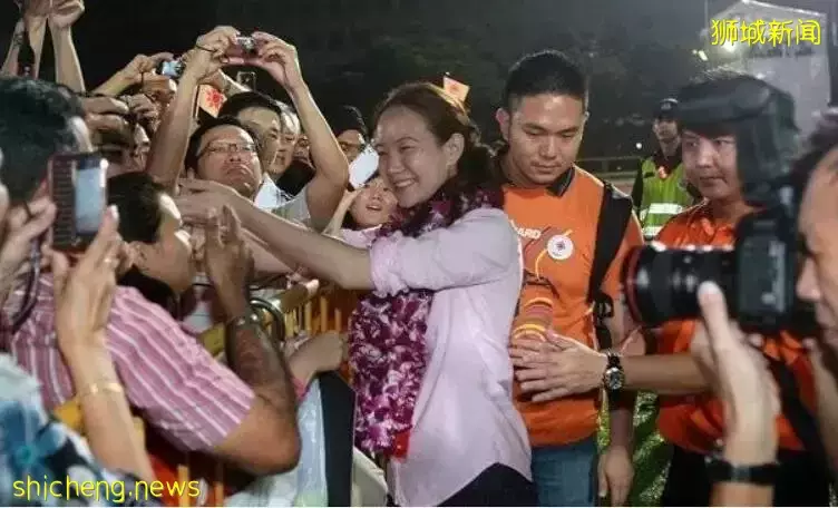 新加坡80后政治人物佘雪玲网上晒二胎,并高调宣称:“封肚”