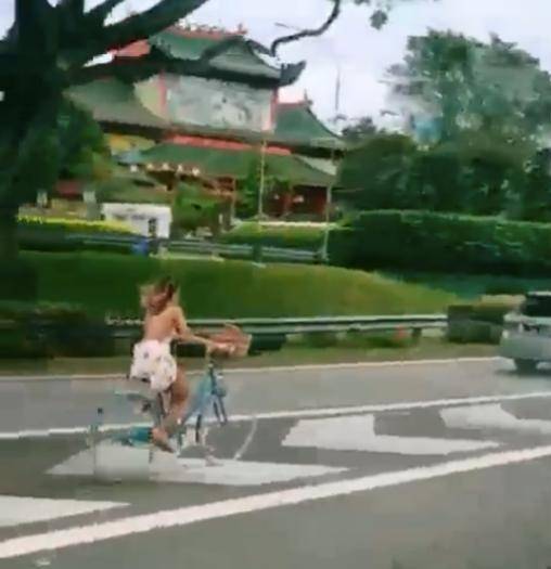 有人潇洒的在高速路上骑自行车,难道是google导航他们走的?