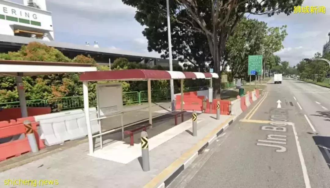 新加坡上班族等巴士,突遭車輪擋飛來砸頭!腦內大出血