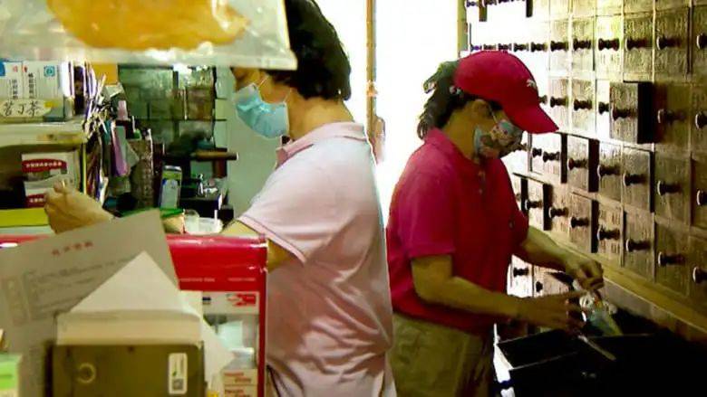 最新报告！今年，新加坡至少15万人离开，1万多家店倒闭