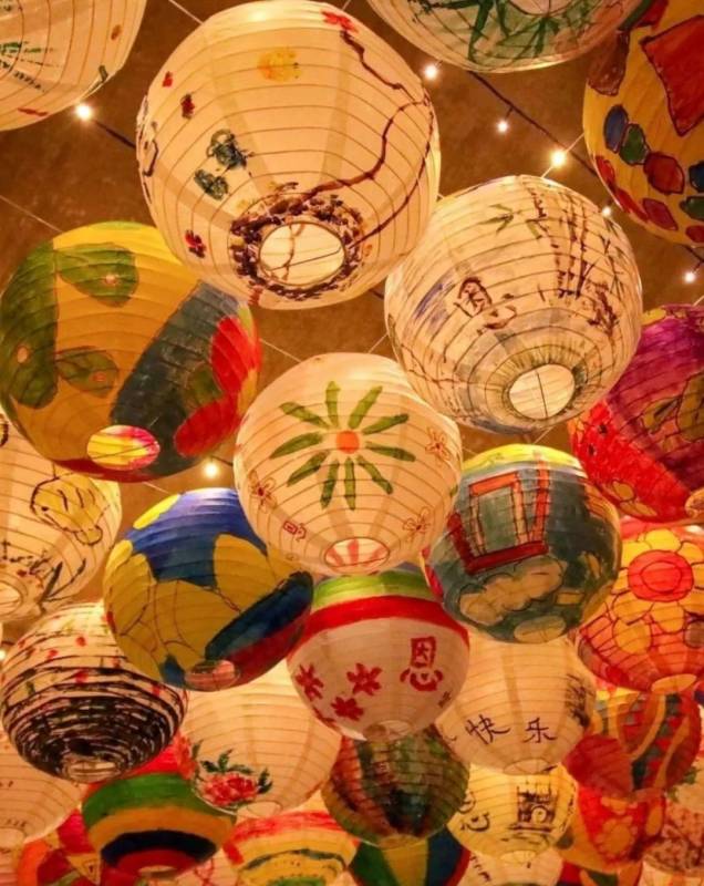 新加坡濱海灣花燈展PK中國周莊中秋燈會，你更pick誰