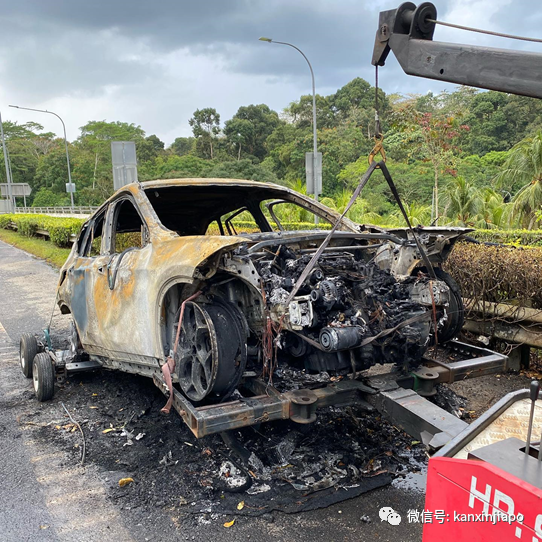 新加坡一天2起轿车自燃事件！火势猛烈，女子失声痛哭，宝马烧剩废铁