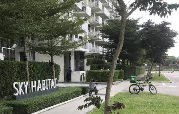 电动踏板车或不安全 公寓禁止送餐员驶入